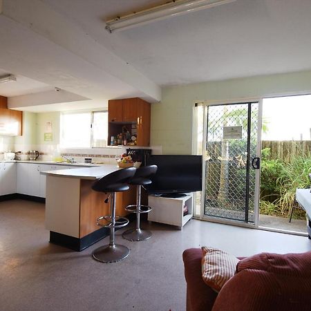 Caloundra Backpackers Ostello Esterno foto