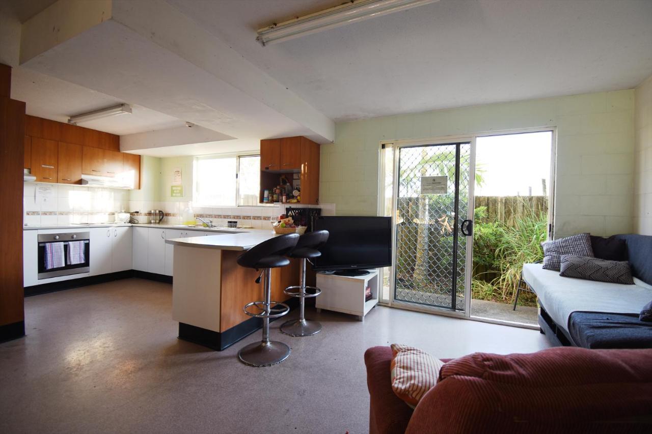 Caloundra Backpackers Ostello Esterno foto
