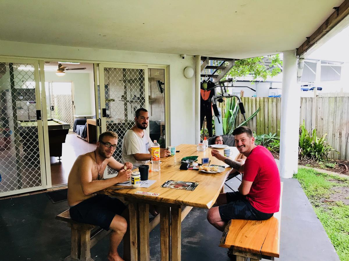 Caloundra Backpackers Ostello Esterno foto