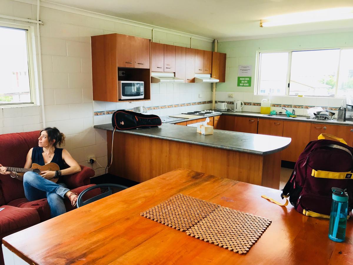 Caloundra Backpackers Ostello Esterno foto