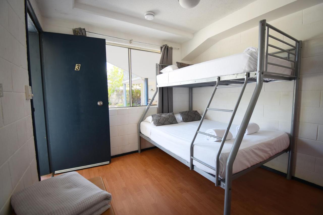 Caloundra Backpackers Ostello Esterno foto