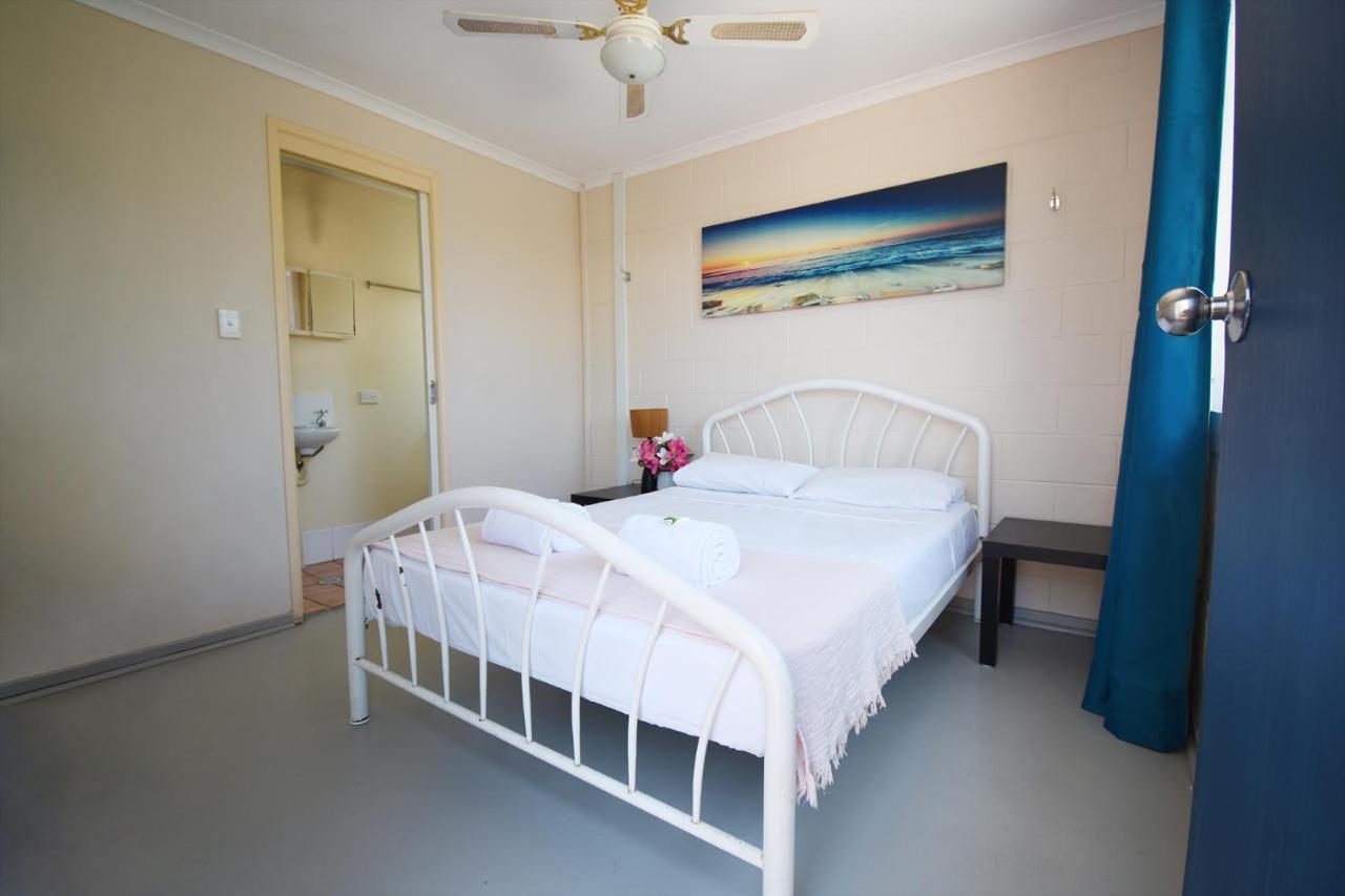 Caloundra Backpackers Ostello Esterno foto