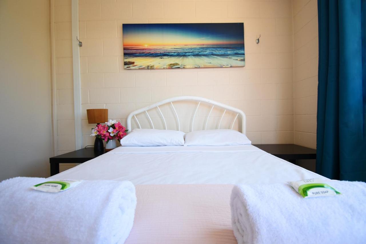 Caloundra Backpackers Ostello Esterno foto